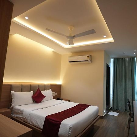 Hotel Sunrise Hospitality Vijayawāda エクステリア 写真