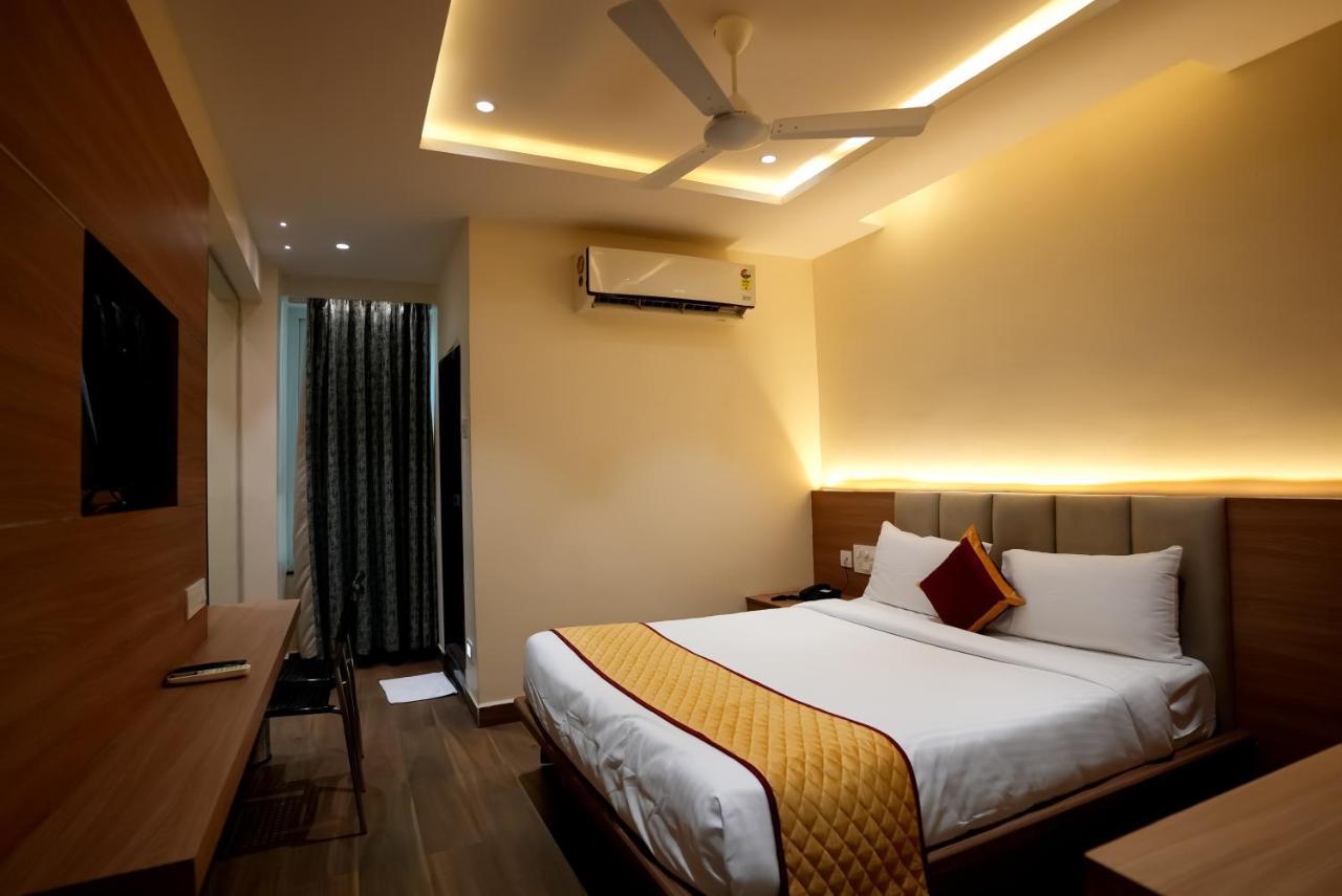 Hotel Sunrise Hospitality Vijayawāda エクステリア 写真