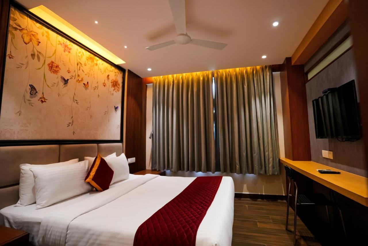 Hotel Sunrise Hospitality Vijayawāda エクステリア 写真