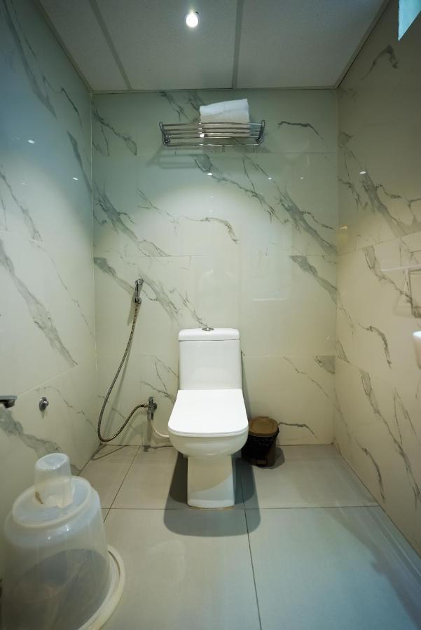 Hotel Sunrise Hospitality Vijayawāda エクステリア 写真