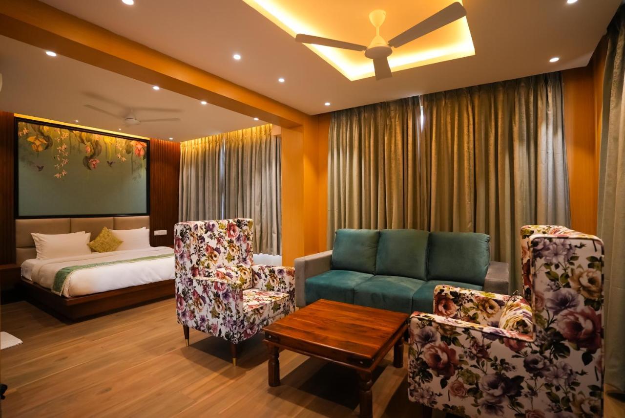 Hotel Sunrise Hospitality Vijayawāda エクステリア 写真