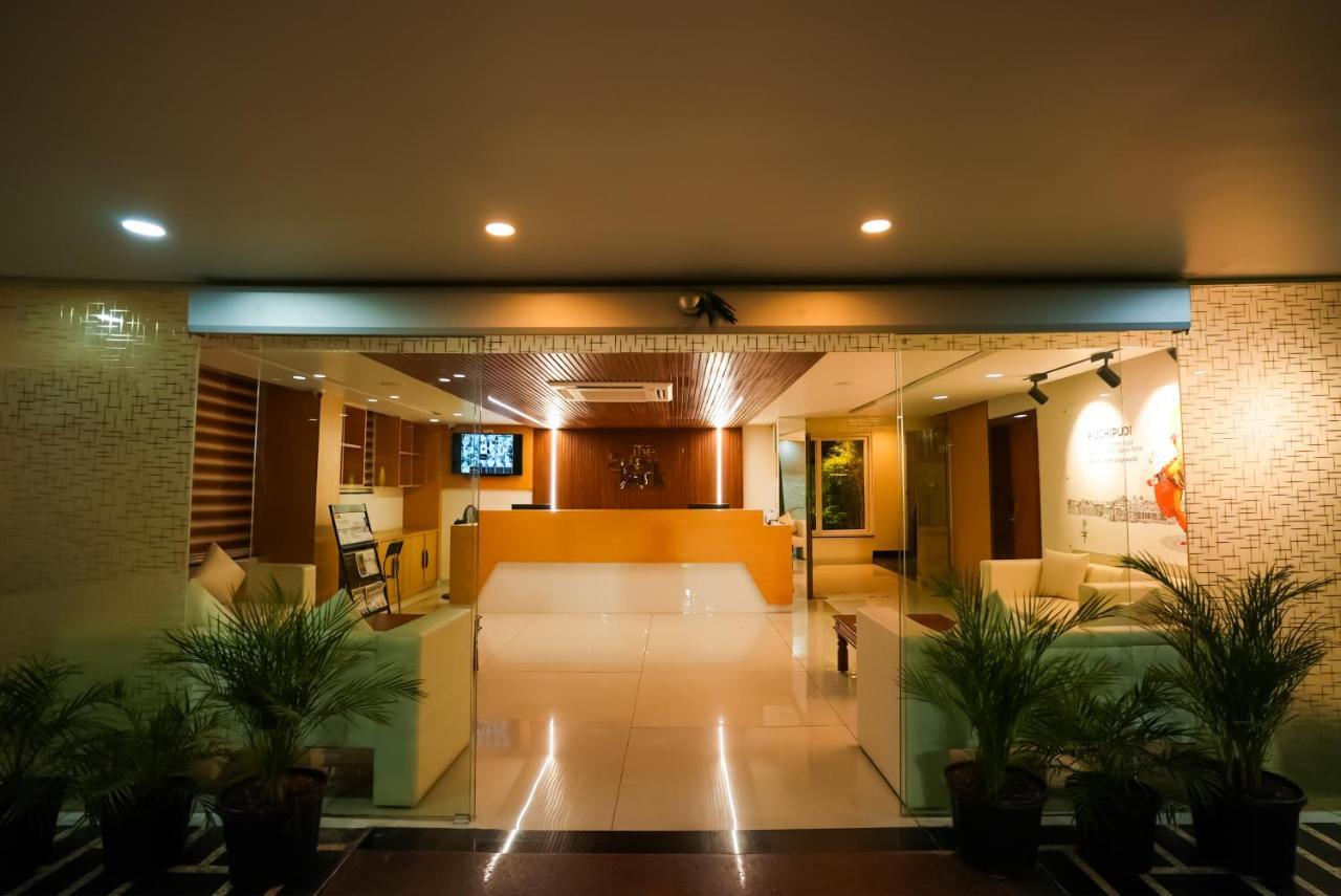 Hotel Sunrise Hospitality Vijayawāda エクステリア 写真