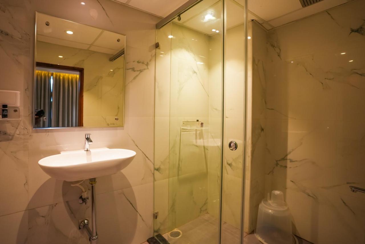 Hotel Sunrise Hospitality Vijayawāda エクステリア 写真