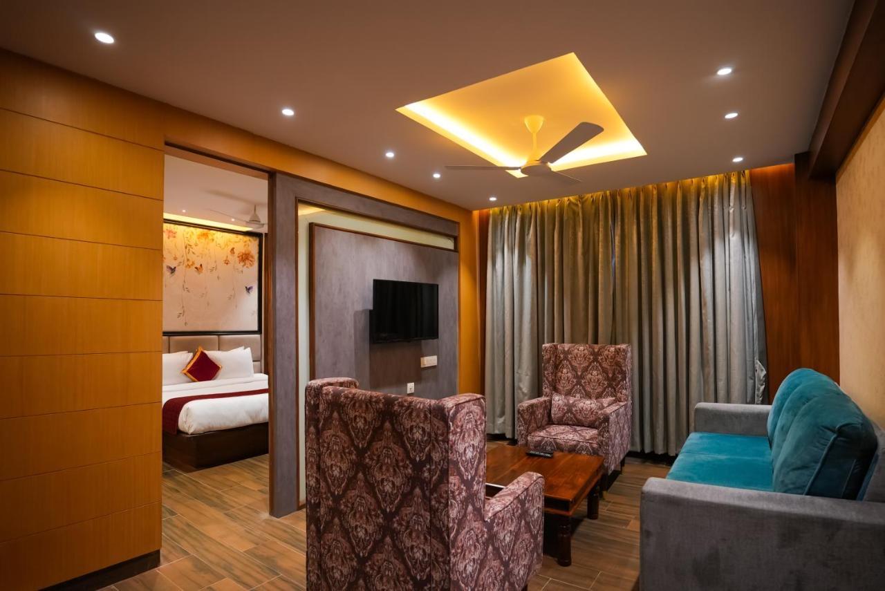 Hotel Sunrise Hospitality Vijayawāda エクステリア 写真