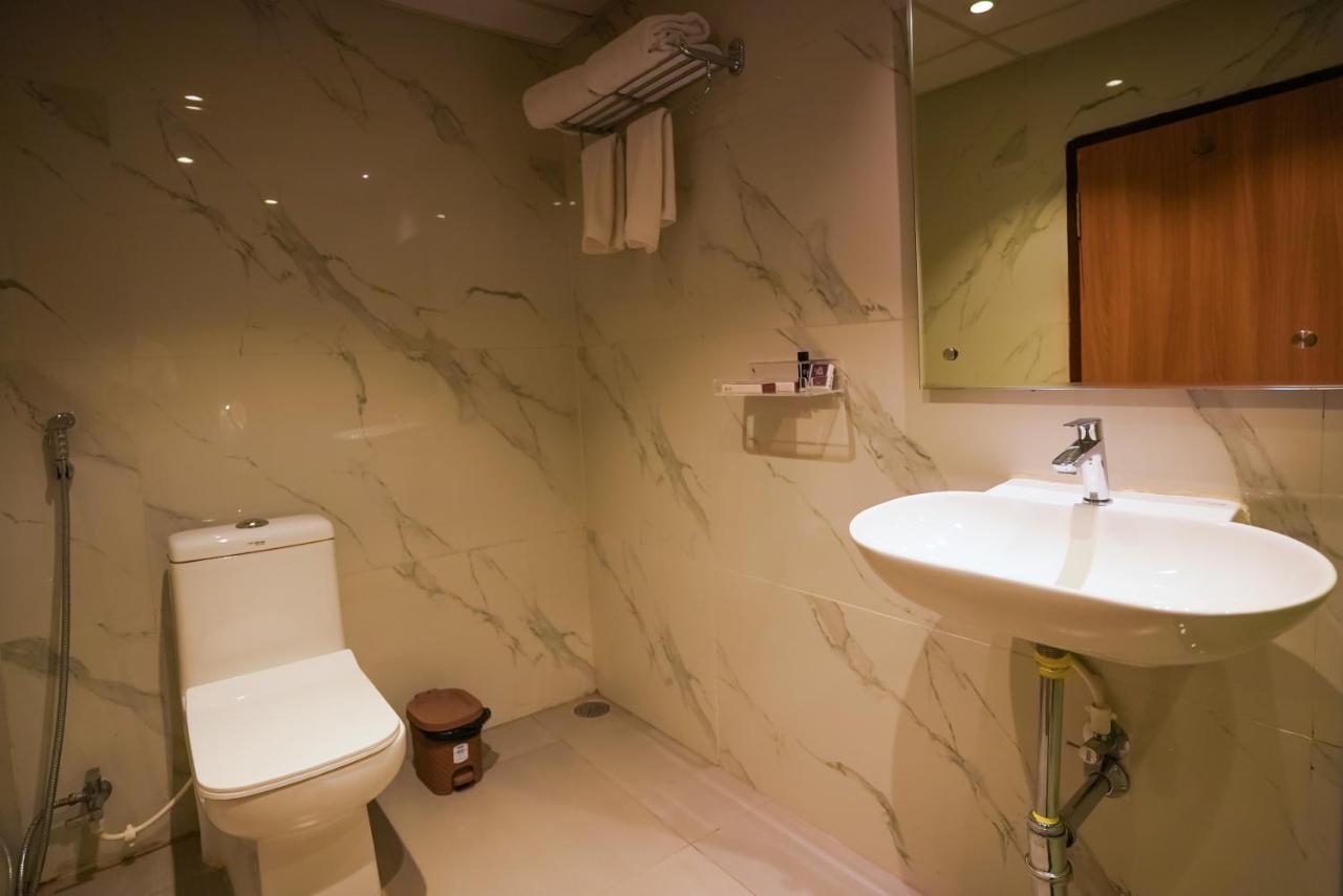 Hotel Sunrise Hospitality Vijayawāda エクステリア 写真