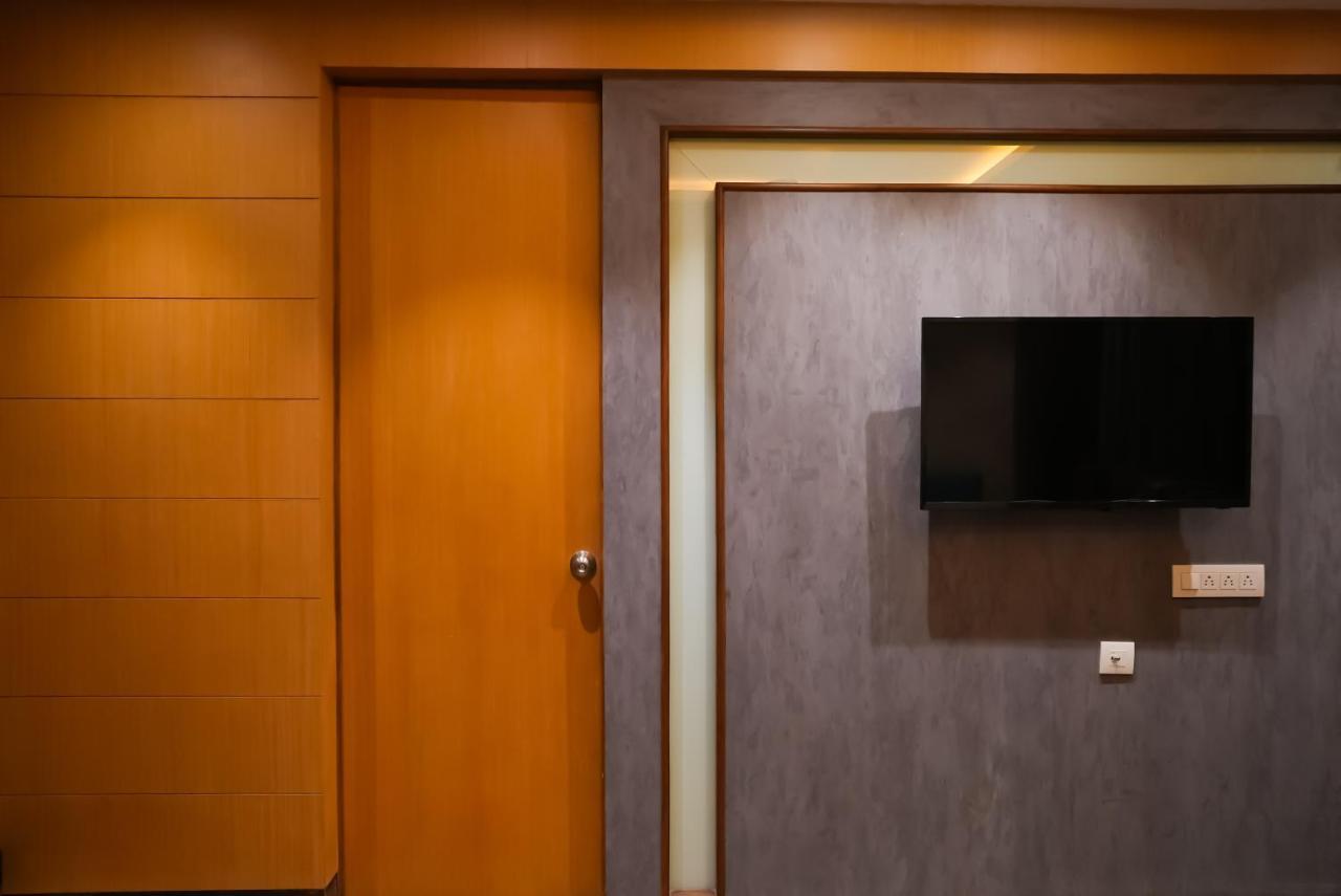 Hotel Sunrise Hospitality Vijayawāda エクステリア 写真