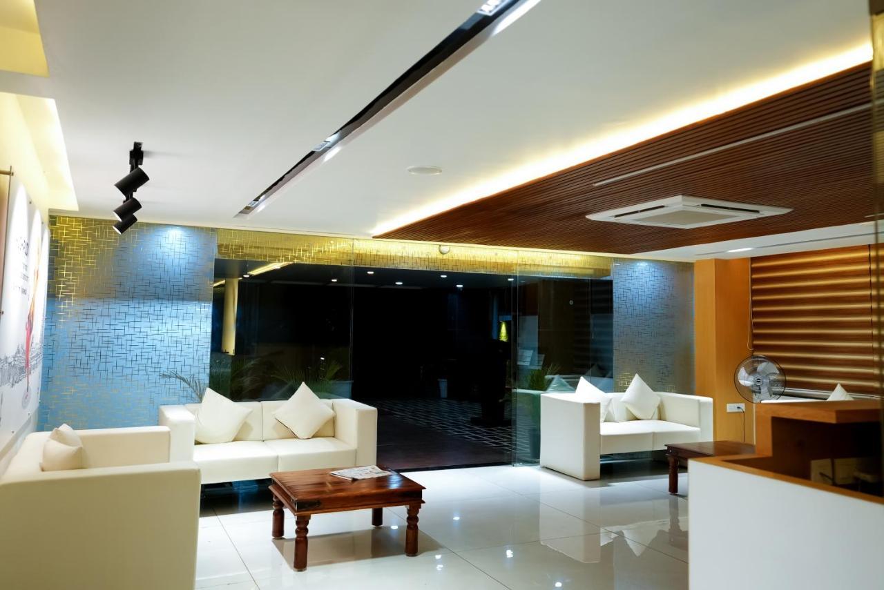 Hotel Sunrise Hospitality Vijayawāda エクステリア 写真