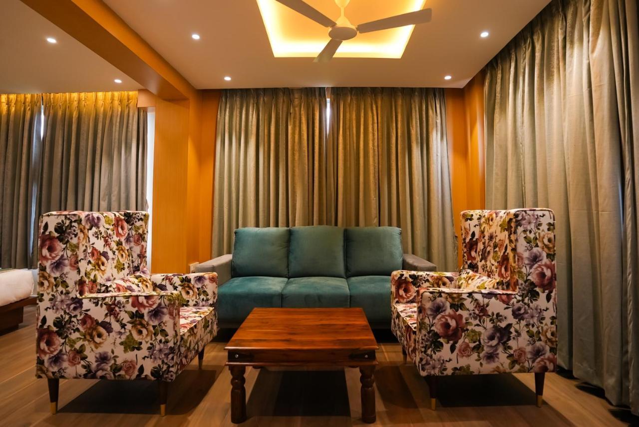 Hotel Sunrise Hospitality Vijayawāda エクステリア 写真