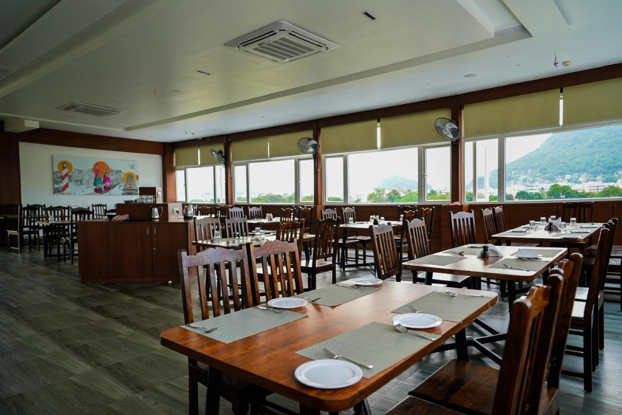 Hotel Sunrise Hospitality Vijayawāda エクステリア 写真