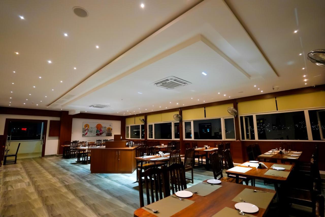 Hotel Sunrise Hospitality Vijayawāda エクステリア 写真