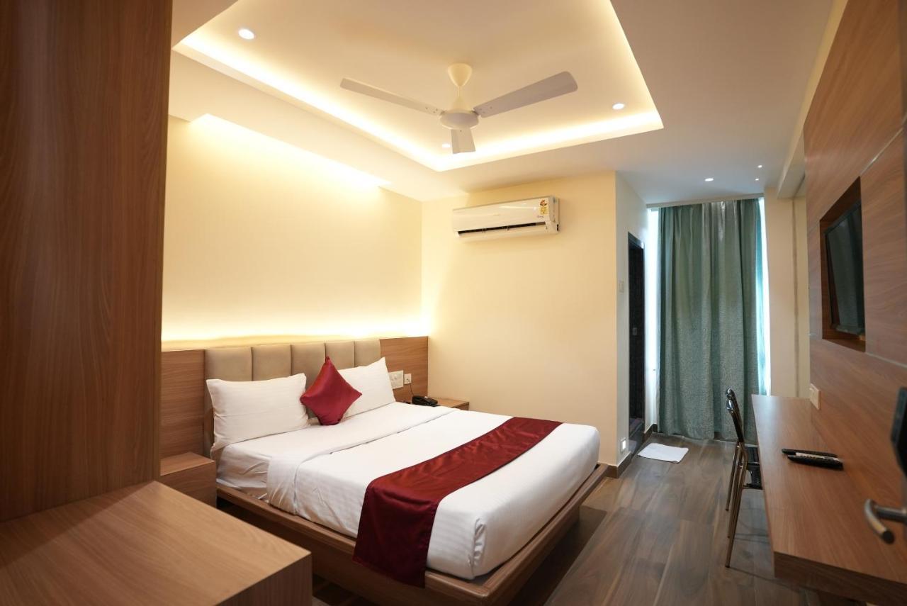 Hotel Sunrise Hospitality Vijayawāda エクステリア 写真