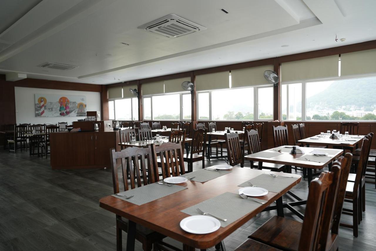 Hotel Sunrise Hospitality Vijayawāda エクステリア 写真