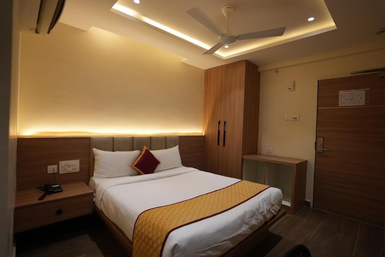 Hotel Sunrise Hospitality Vijayawāda エクステリア 写真